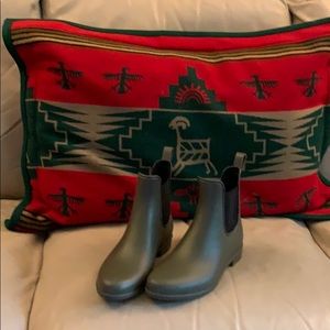Stylish Women’s Rainboots!